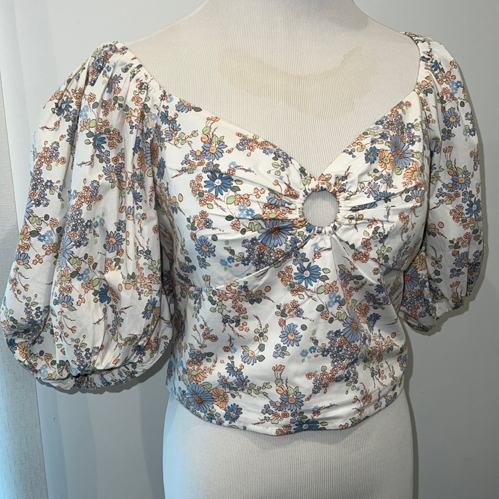 2 Abercrombie & Fitch Tops. Floral🌸 and Black